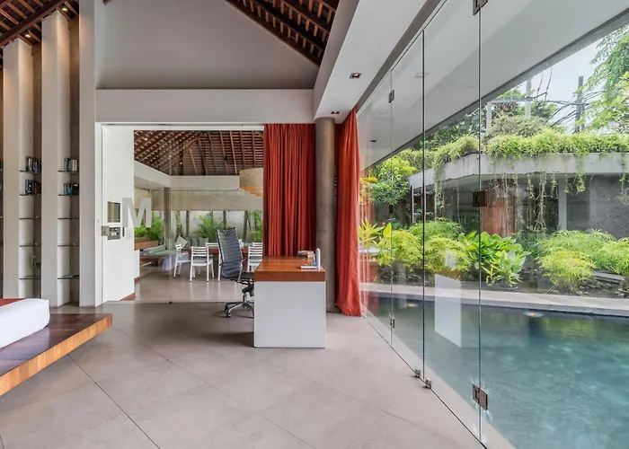 Stunning 4 Bed, Butler Service, Security, Central Seminyak 